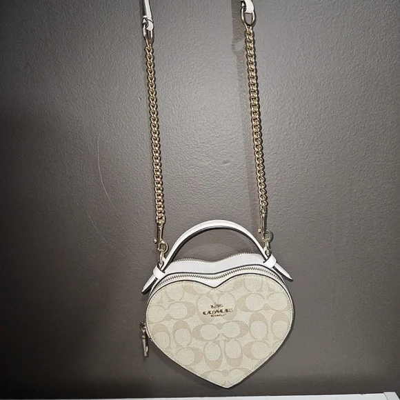 Coach Cream Heart-Shaped Women's Bag - Picture 2 of 6